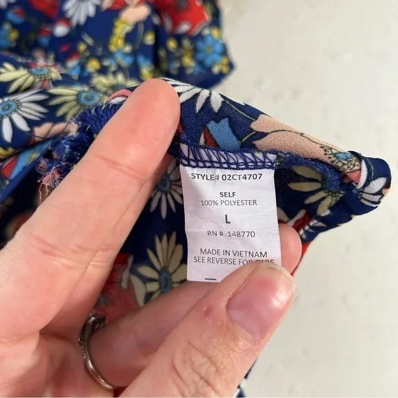 🦋 Sienna Sky Blue Floral Cinched V-Neck Cropped Blouse Large Spring - Picture 4 of 7